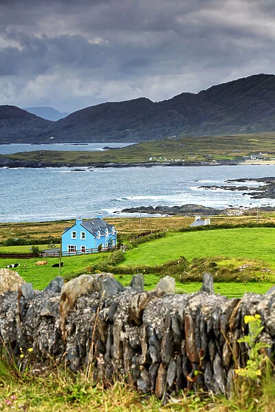 Europe, Ireland, houses by the sea at Beara peninsula