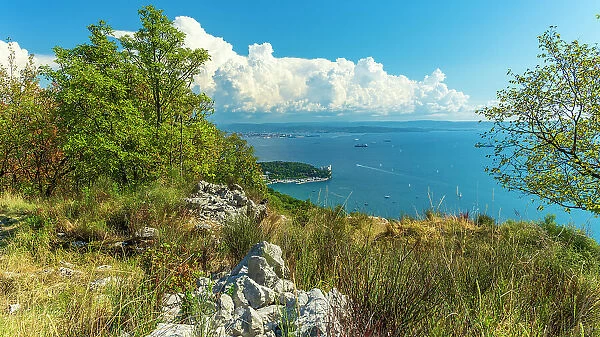 europe, Italy, Friuli Venezia Giulia. View from the hiking path downwards to the Gulf of Trieste
