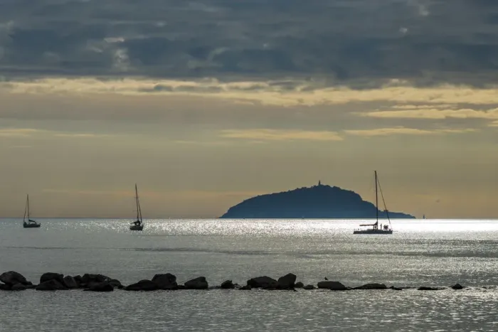 Framed Print : Europe, Italy, the gulf of La Spezia. Sailing boat at sunset Framed Print : Europe, Italy, the gulf of La Spezia. Sailing boat at sunset