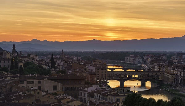 Europe, Italy, Tuscany, Florence, River Arno and Ponte Vecchio at Sunset