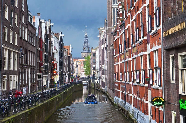 Europe, Netherlands, Holland, Amsterdam, a view along the Oudezijds kolk sluice looking
