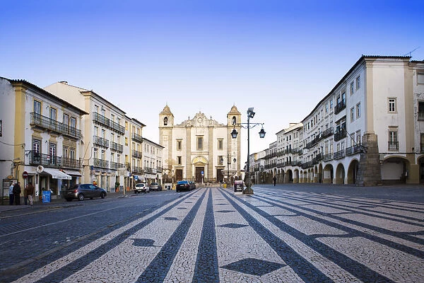 Europe, Portugal, Alentejo, Evora, Praca do Giraldo square in the city centre