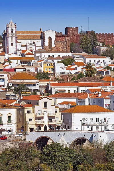 Europe, Portugal, Algarve, Silves, view of the town showing the castle, cathedral