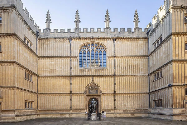 Europe, UK, England, Oxford, Oxford University, entrance to the Divinity School in the quad of the Bodleian Old Library. Statue of Sir Thomas Bodley