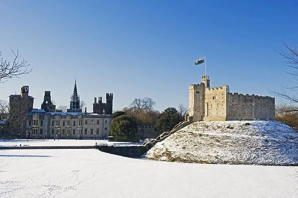 Europe, UK, United Kingdom, Wales, Cardiff, snow covered Cardiff Castle in winter