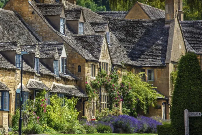 Framed Print : Europe, United Kingdom, England, Cotswolds. Stone cottages in Broadway village