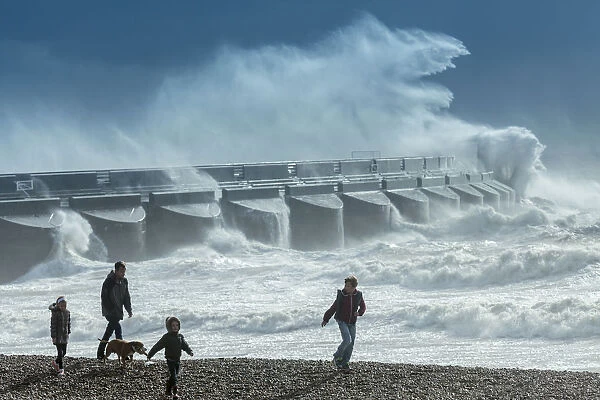 Europe, United Kingdom, England, East Sussex, Brighton, marina, waves crashing