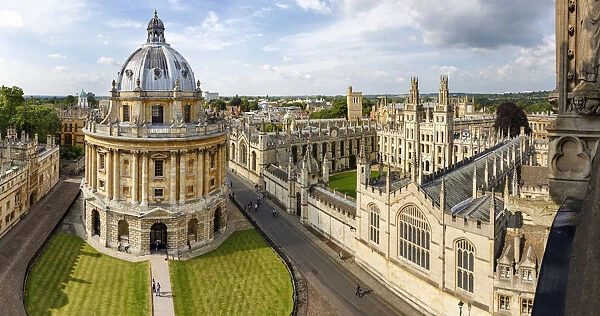 Europe, United Kingom, England, Oxfordshire, Oxford, Radcliffe Camera and All Souls