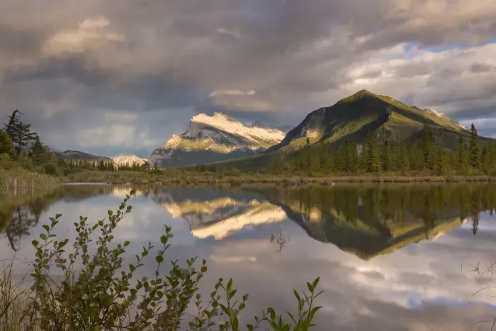Framed Print : Evening light glows on Mount Rundle, reflected in Vermillion Lakes in the Canadian Framed Print : Evening light glows on Mount Rundle, reflected in Vermillion Lakes in the Canadian