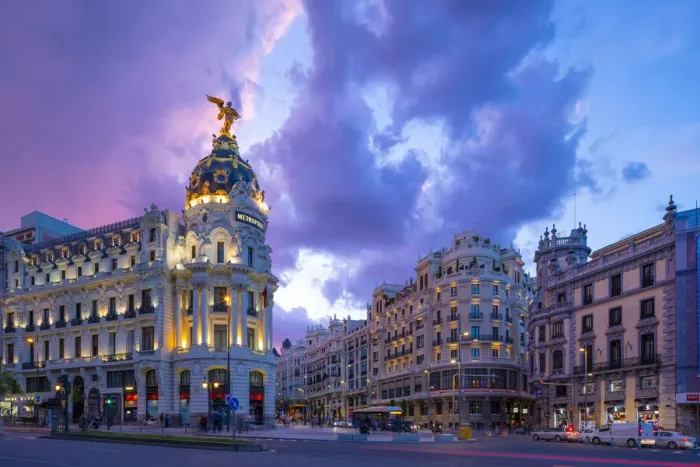 Framed Print : Exterior of Metropolis Building at Dusk, Madrid, Spain Framed Print : Exterior of Metropolis Building at Dusk, Madrid, Spain