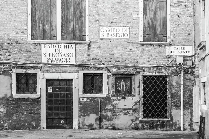 Framed Print : Facade of building in Dorsoduro, Venice, Veneto, Italy Framed Print : Facade of building in Dorsoduro, Venice, Veneto, Italy