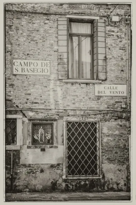 Framed Print : Facade of old building, Dorsoduro, Venice, Italy Framed Print : Facade of old building, Dorsoduro, Venice, Italy