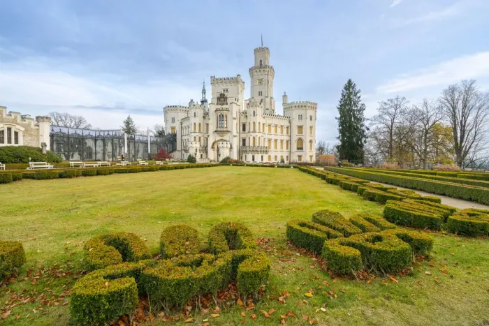 Framed Print : Facade of The State Chateau of Hluboka and its park, Hluboka nad Vltavou, South Bohemian Region, Czech Republic Framed Print : Facade of The State Chateau of Hluboka and its park, Hluboka nad Vltavou, South Bohemian Region, Czech Republic