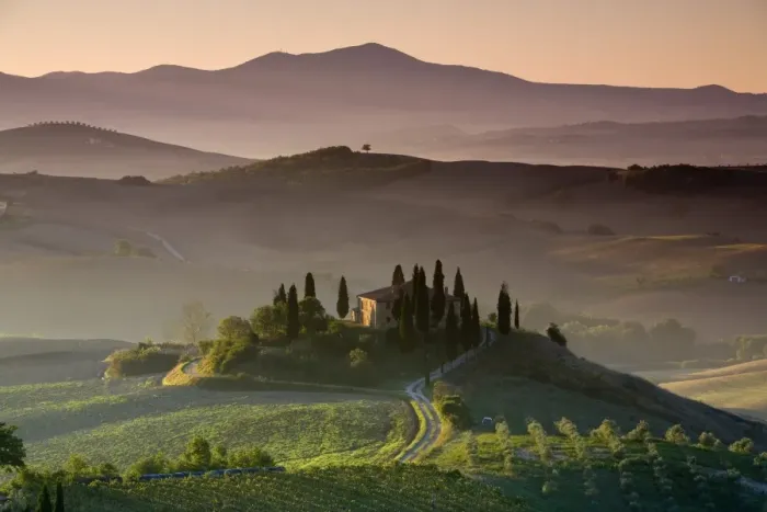 Framed Print : Farmhouse, Val d Orcia Framed Print : Farmhouse, Val d Orcia