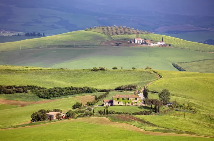 Framed Print : Farmhouses and rolling fields, Val d'Orcia, near San Quirico d'Orcia, Tuscany, Italy Framed Print : Farmhouses and rolling fields, Val d'Orcia, near San Quirico d'Orcia, Tuscany, Italy