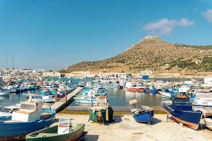 Framed Print : Favignana, Sicily, Italy. Fishing boats in harbor with castle on hill Framed Print : Favignana, Sicily, Italy. Fishing boats in harbor with castle on hill