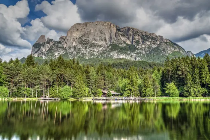 Framed Print : Fie lake with Sciliar - Schlern mountain group behind, Fie allo Sciliar - Vols am Schlern