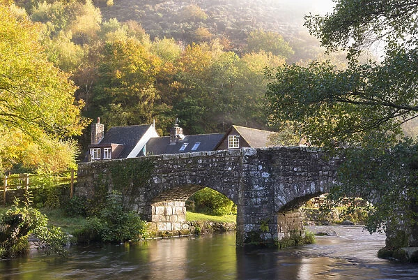 Fingle Bridge Inn and stone bridge crossing the River Teign, Dartmoor, Devon, England