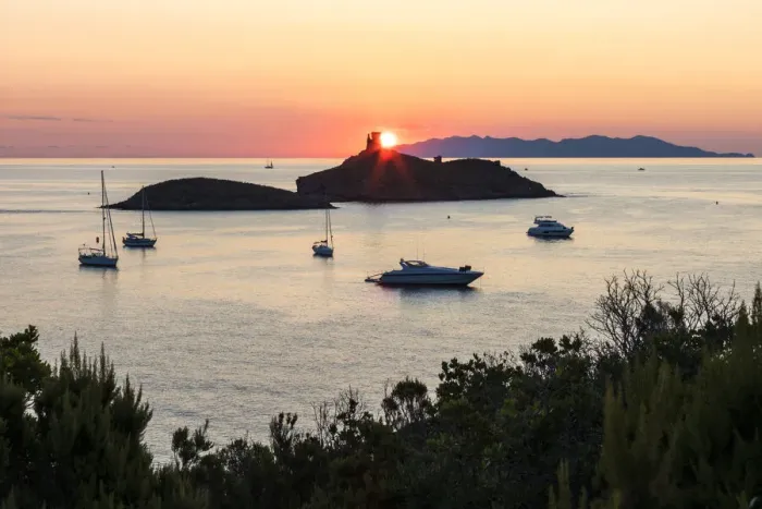 Framed Print : Finocchiarola Islands with Elba Island in the background, Rogliano Framed Print : Finocchiarola Islands with Elba Island in the background, Rogliano