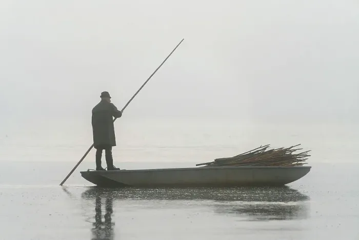 Framed Print : Fisherman on boat preparing for fish harvest on foggy morning, Rozmberk Pond, UNESCO, Trebon, Jindrichuv Hradec District, South Bohemian Region, Czech Republic Framed Print : Fisherman on boat preparing for fish harvest on foggy morning, Rozmberk Pond, UNESCO, Trebon, Jindrichuv Hradec District, South Bohemian Region, Czech Republic