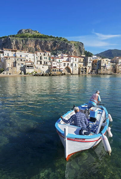 Fishermen, Cefalu, Sicily, Italy, Europe