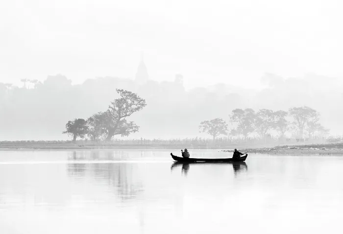 Framed Print : Fishermen on Taungthaman Lake in dawn mist, near U Bein Bridge, Amarapura, near Mandalay, Myanmar (Burma) Framed Print : Fishermen on Taungthaman Lake in dawn mist, near U Bein Bridge, Amarapura, near Mandalay, Myanmar (Burma)