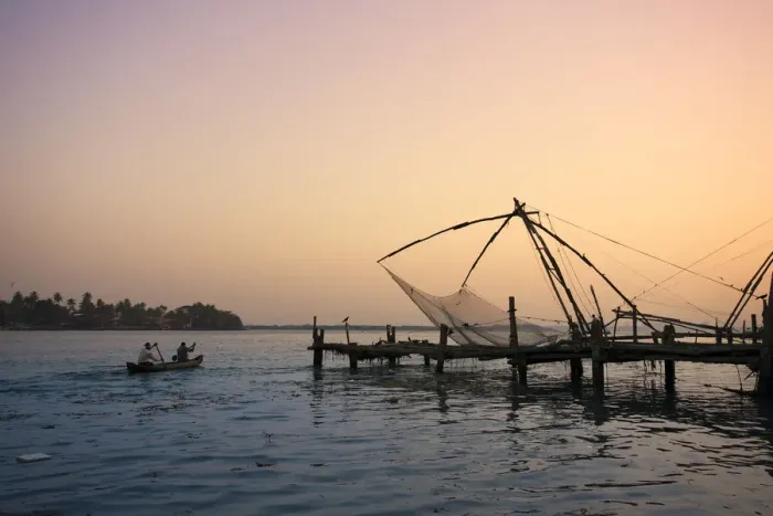 Framed Print : Fishermen and traditional fishing nets, Fort Cochin, Kerala, India