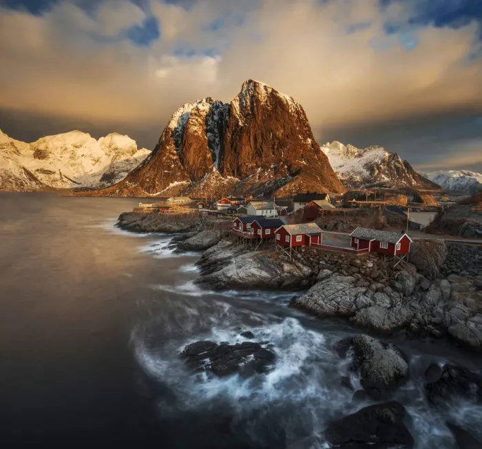 Framed Print : Fishermens cabins (rorbuer) of Hamnoy along the coast in the Lofoten islands, Norway Framed Print : Fishermens cabins (rorbuer) of Hamnoy along the coast in the Lofoten islands, Norway