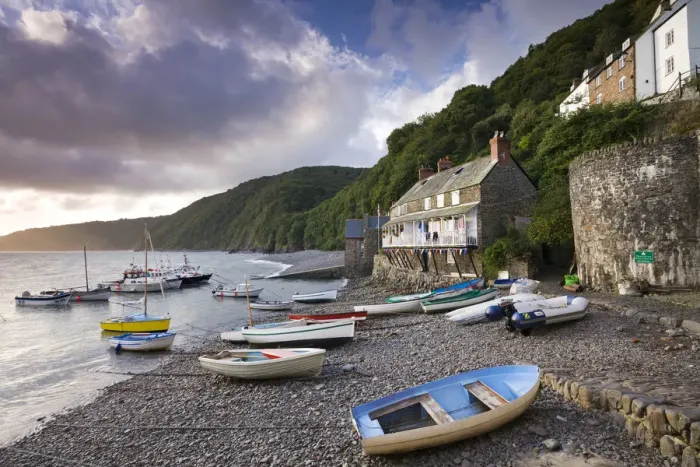 Framed Print : Fishing boats on the pebble beach in Clovelly harbour at dawn, Devon, England. Autumn