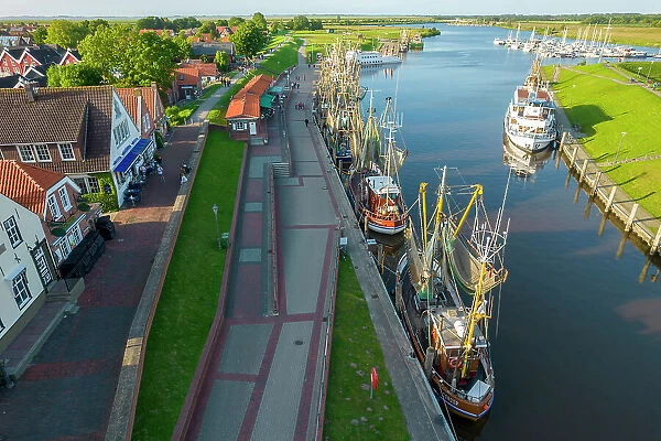 Fishing harbour with crab boats, Greetsiel, Krummhorn, East Frisia, Lower Saxony, Germany, Europe