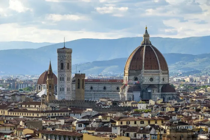 Framed Print : Florence Cathedral (Duomo di Firenze) and buildings in the old town, Florence (Firenze) Framed Print : Florence Cathedral (Duomo di Firenze) and buildings in the old town, Florence (Firenze)