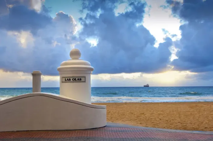 Framed Print : Florida, Fort Lauderdale, Las Olas Beach Framed Print : Florida, Fort Lauderdale, Las Olas Beach