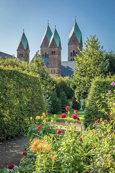 Flower bed in the castle park of Bad Homburg with a view to the Church of the Redeemer, Taunus, Hesse, Germany