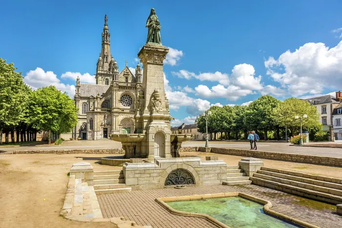 Framed Print : Fontaine Miraculeuse and Basilique de Sainte-Anne-d'Auray, Morbihan, Brittany, France Framed Print : Fontaine Miraculeuse and Basilique de Sainte-Anne-d'Auray, Morbihan, Brittany, France