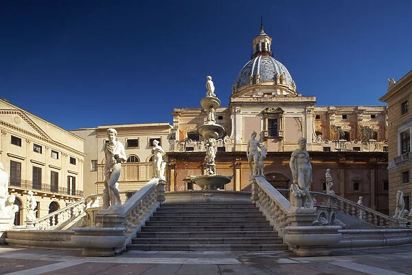 Fontana Pretoria, Piazza Pretoria, Palermo, Sicily, Italy