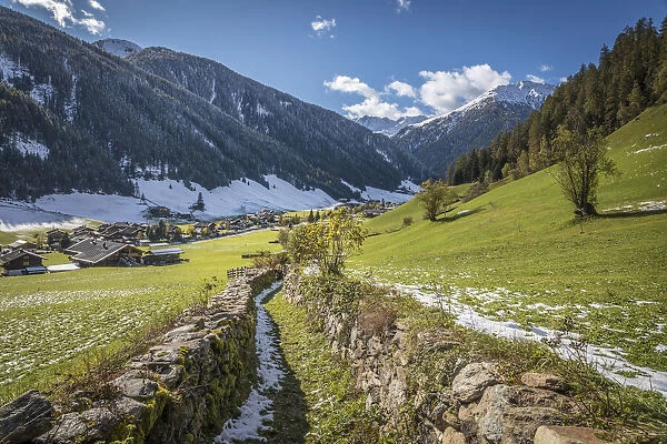 Footpath to Innervillgraten, Villgraten valley, East Tyrol, Austria