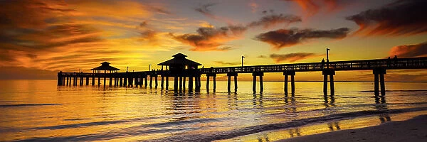 Fort Myers Pier at Sunset, Fort Myers, Florida, USA