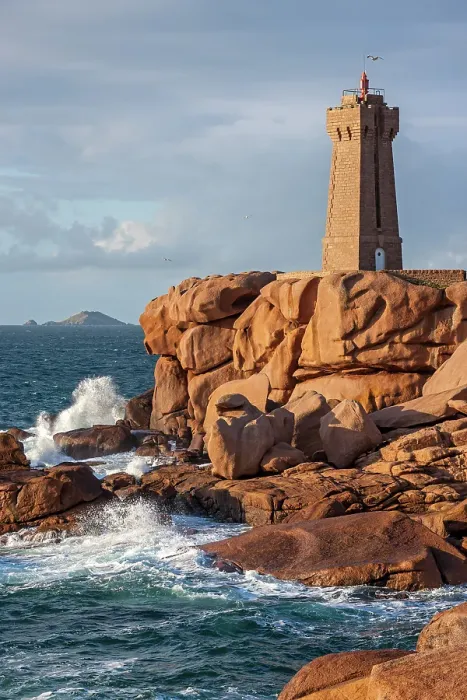 Framed Print : France, Brittany, Cotes d'Armor, Ploumanach lighthouse Framed Print : France, Brittany, Cotes d'Armor, Ploumanach lighthouse