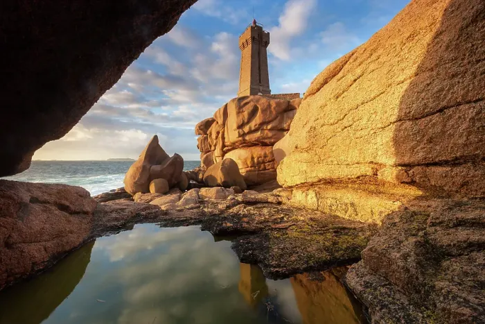 Framed Print : France, Brittany, Cotes d'Armor, Ploumanach lighthouse Framed Print : France, Brittany, Cotes d'Armor, Ploumanach lighthouse