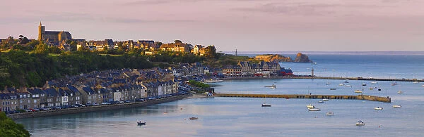 France, Brittany, Ille-et-Vilaine, Cancale, overview at dusk, Panorama