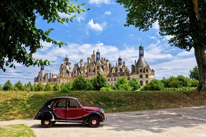 Framed Print : France, Centre-Val de Loire, Valle della Loira, Loir-et-Cher. Castello di Chambord, Château de Chambord View of the Castle built in year 1519 by french king Francois I. Typical french vinte car Framed Print : France, Centre-Val de Loire, Valle della Loira, Loir-et-Cher. Castello di Chambord, Château de Chambord View of the Castle built in year 1519 by french king Francois I. Typical french vinte car