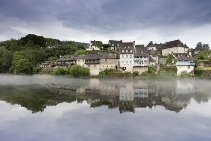 Framed Print : France, Correze, Argentat, Old houses and a layer of mist are reflected in the Dordogne Framed Print : France, Correze, Argentat, Old houses and a layer of mist are reflected in the Dordogne