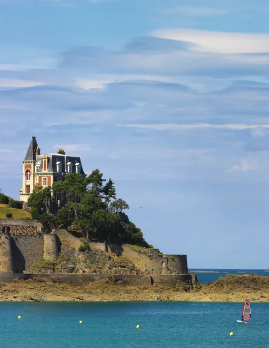 Framed Print : France, Cote d Emeraude (Emerald Coast), Cote d armor, Dinard, Pointe du Moulinet