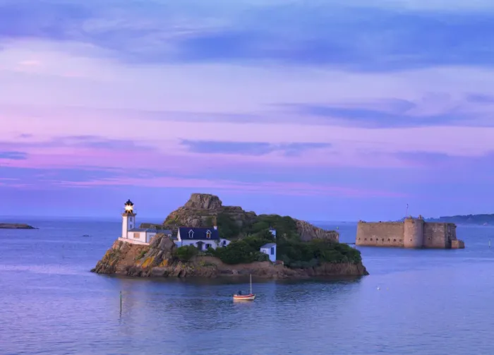 Framed Print : France, Finistere, Bay of Morlaix, Carantec, Louet island and lighthouse with chateau Framed Print : France, Finistere, Bay of Morlaix, Carantec, Louet island and lighthouse with chateau