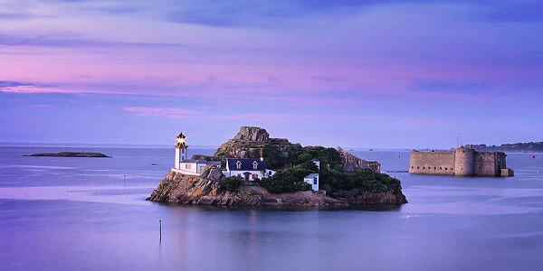 France, Finistere, Bay of Morlaix, Carantec, Louet island and lighthouse with chateau