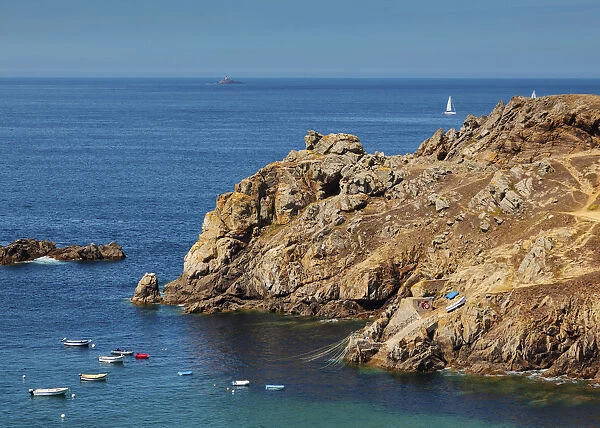 France, Finistere, Brittany, Cap Sizun, Pointe du Van, boats moored beneath rocky