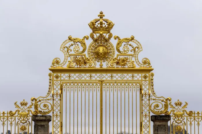 Framed Print : France, Ile-de-France, Yvelines, Versailles, Palace of Versailles, golden gates in front of the Palace of Versailles Framed Print : France, Ile-de-France, Yvelines, Versailles, Palace of Versailles, golden gates in front of the Palace of Versailles