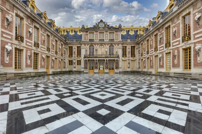Framed Print : France, Ile-de-France, Yvelines, Versailles, Palace of Versailles, the marble Courtyard