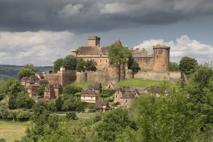 Framed Print : France, Lot, Castelnau-Bretenoux, the medieval fortified castle and village Framed Print : France, Lot, Castelnau-Bretenoux, the medieval fortified castle and village