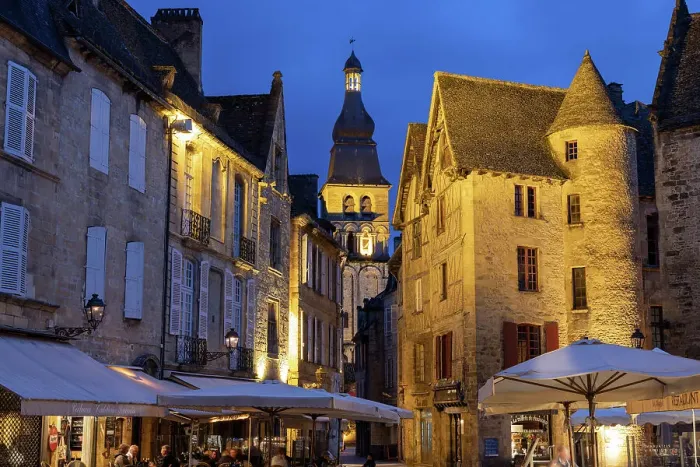 Framed Print : France, Nouvelle-Aquitaine, Dordogne, Perigord, Sarlat-la-Caneda, Tower of the Cathedrale Saint-Sacerdos and old houses on the Place de la Liberte, illuminated at night Framed Print : France, Nouvelle-Aquitaine, Dordogne, Perigord, Sarlat-la-Caneda, Tower of the Cathedrale Saint-Sacerdos and old houses on the Place de la Liberte, illuminated at night